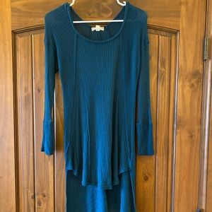 Super comfy, high low style top